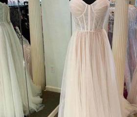 Sweetheart Tulle Wedding Dress with Lace Appliqued Ivory